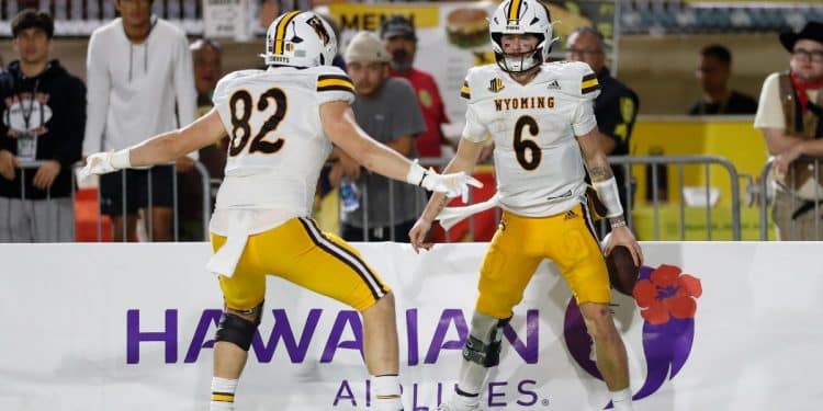 Wyoming quarterback Andrew Peasley