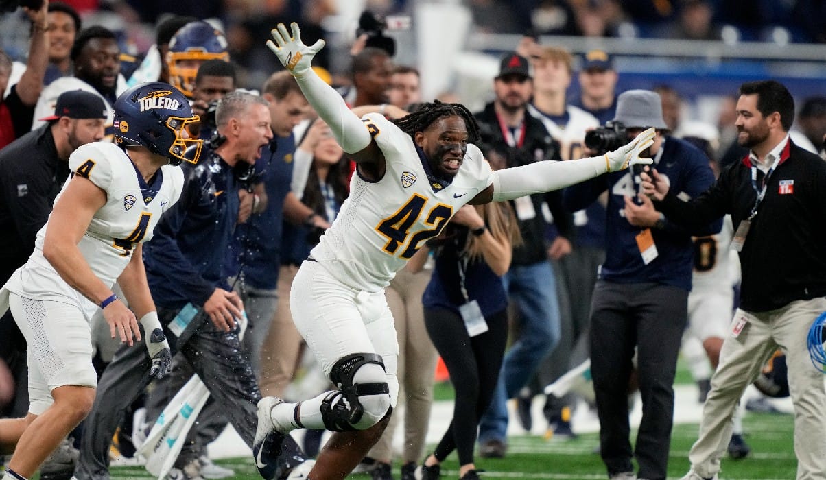 Toledo linebacker Jackson Barrow