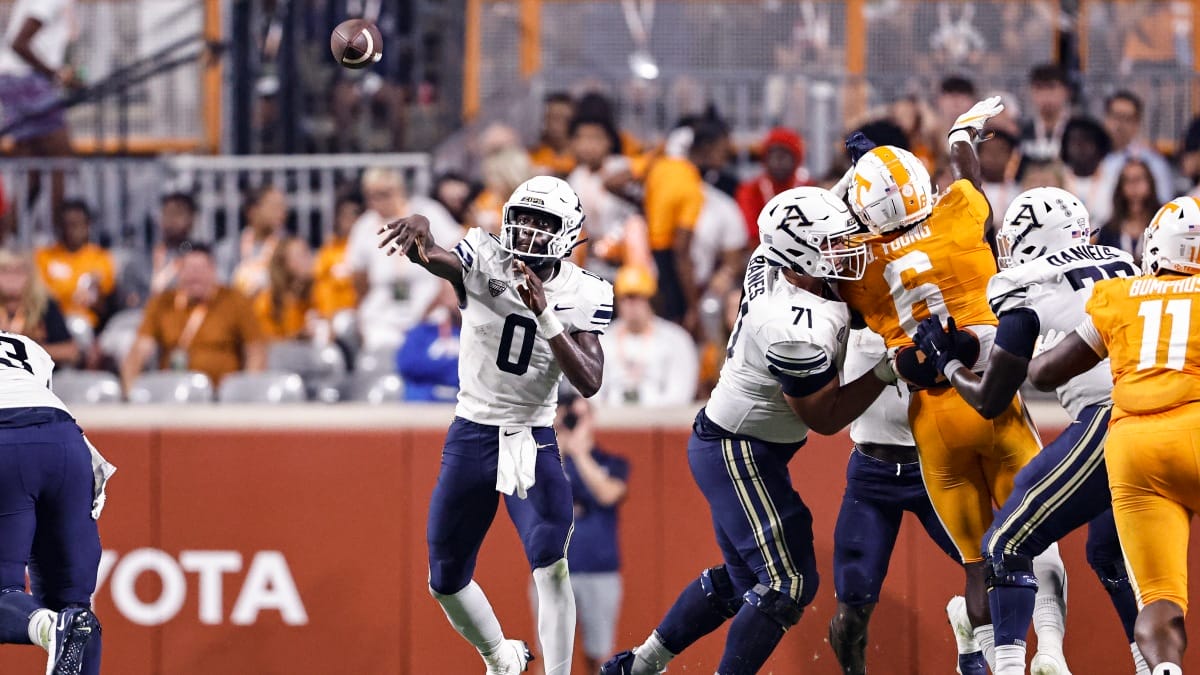 Akron quarterback DJ Irons