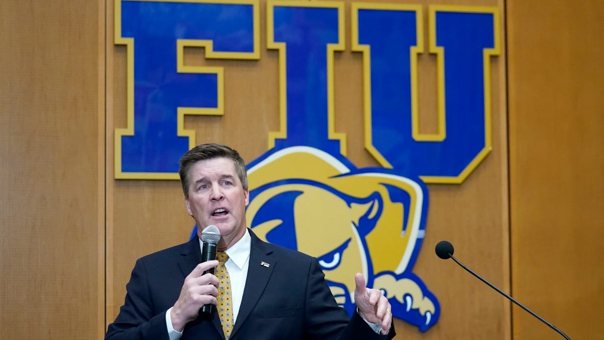 FIU head coach Mike MacIntyre
