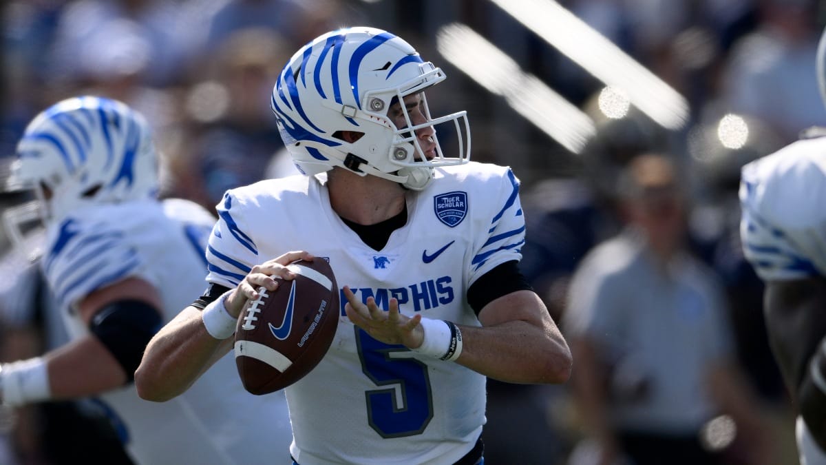 Memphis quarterback Seth Henigan