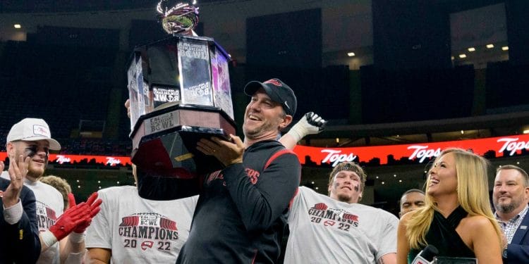 Western Kentucky Head Coach Tyson Heltons Salary Career Record Age And Resume Hero Sports 