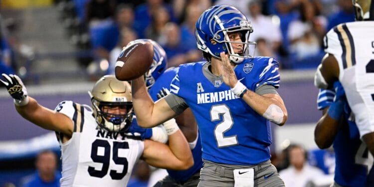 Memphis quarterback Seth Henigan