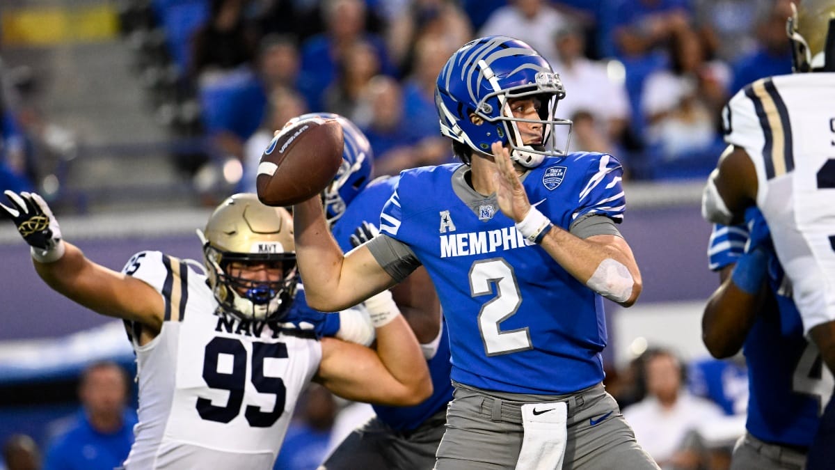 Memphis quarterback Seth Henigan