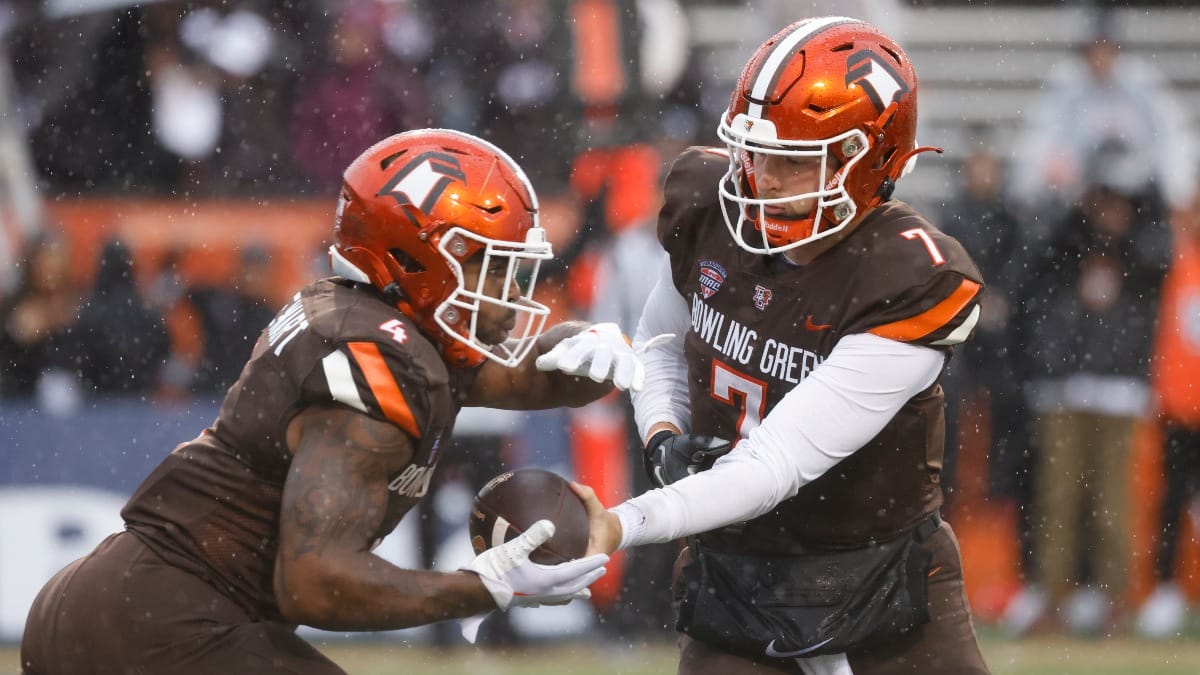 Bowling Green quarterback Connor Bazelak