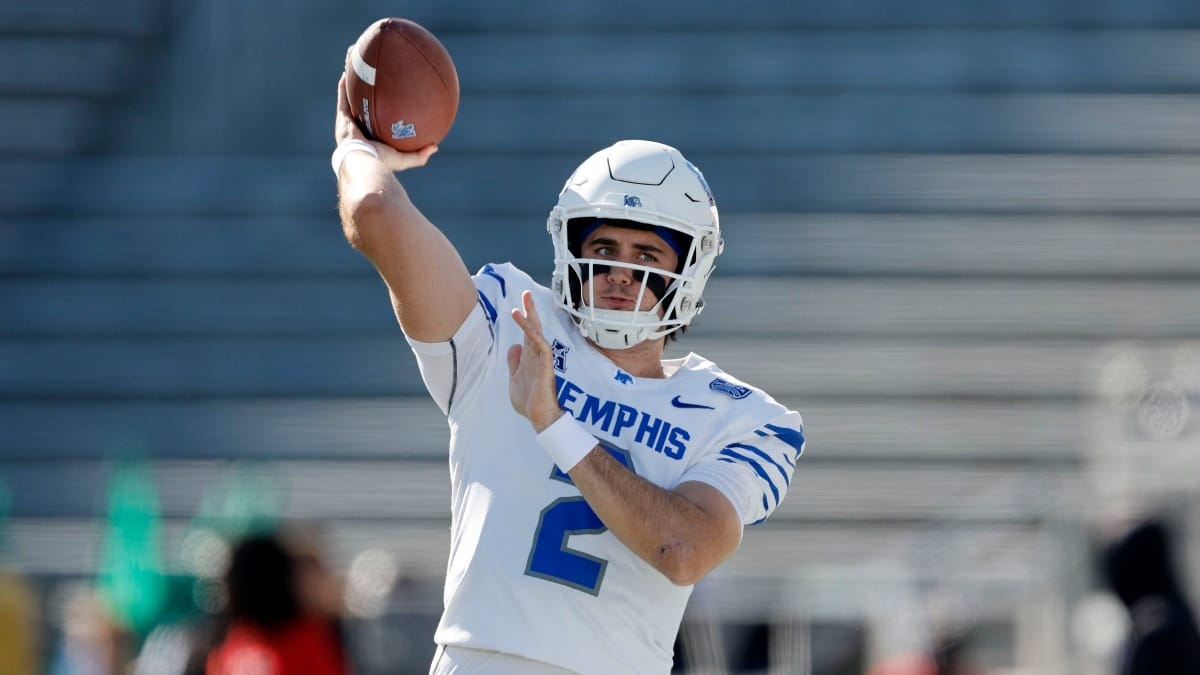 Memphis quarterback Seth Henigan
