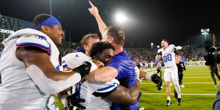 SMU head coach Rhett Lashlee