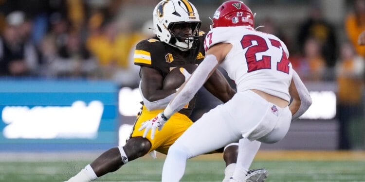 Wyoming running back Harrison Waylee