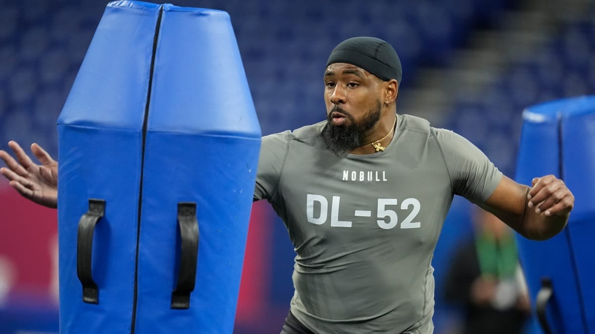 Connecticut defensive lineman Eric Watts