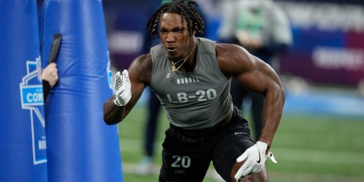 Temple linebacker Jordan Magee