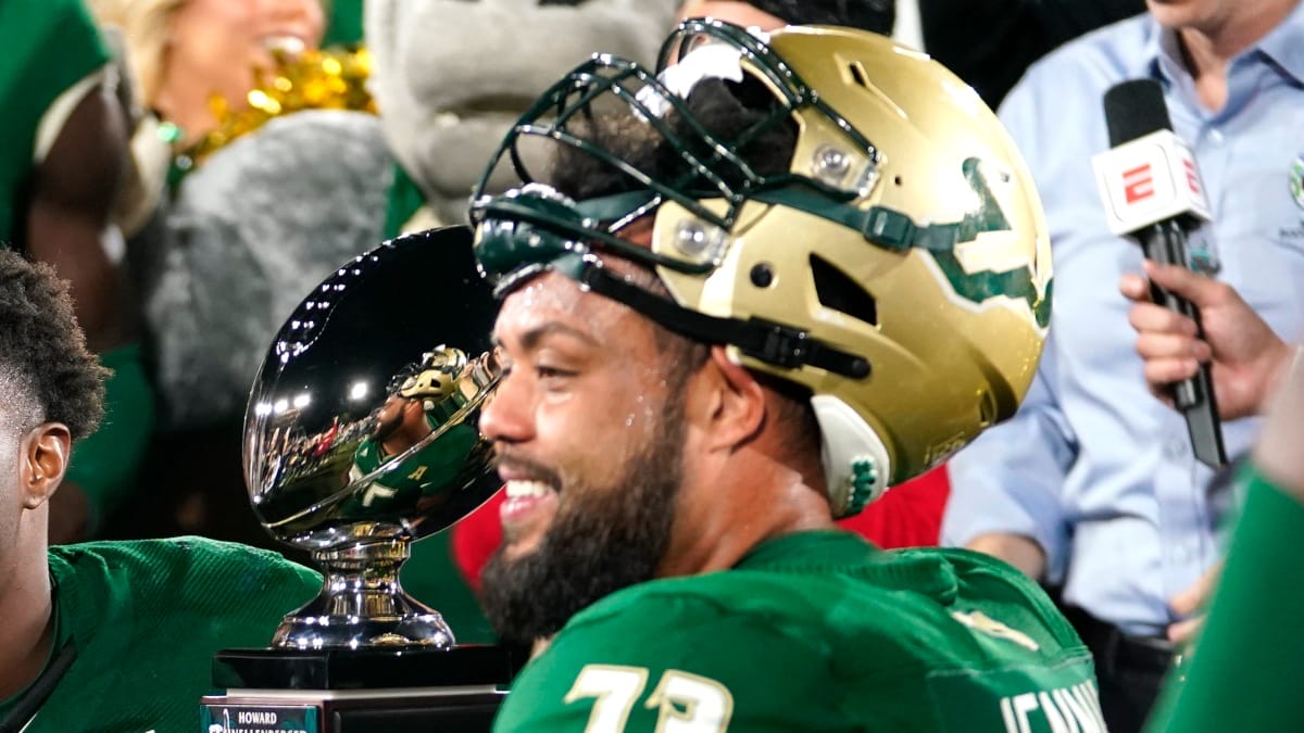 USF offensive lineman Donovan Jennings