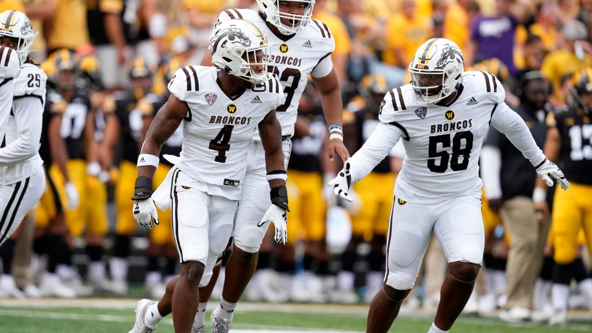 Western Michigan linebacker Damari Roberson