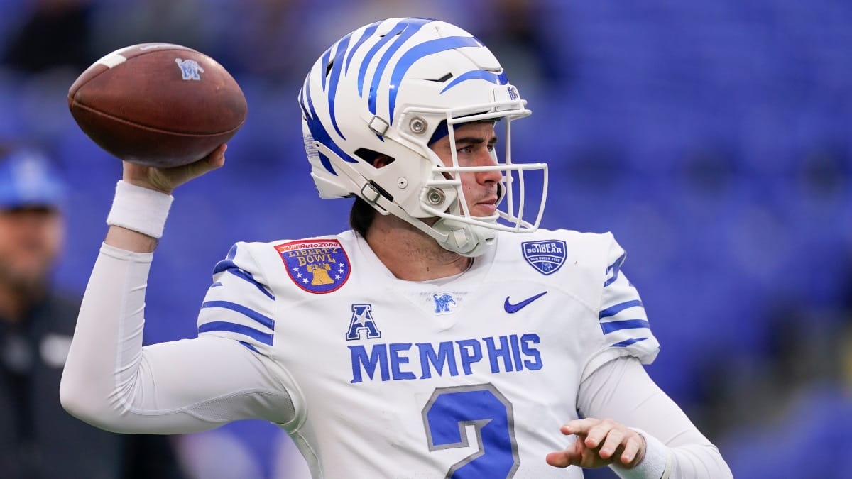 Memphis quarterback Seth Henigan