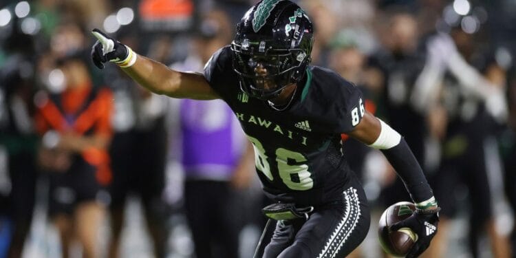 Hawaii wide receiver Pofele Ashlock