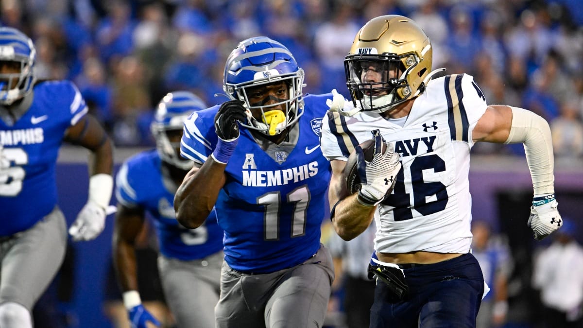 Navy fullback Alex Tecza