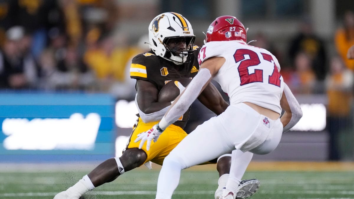 Wyoming running back Harrison Waylee