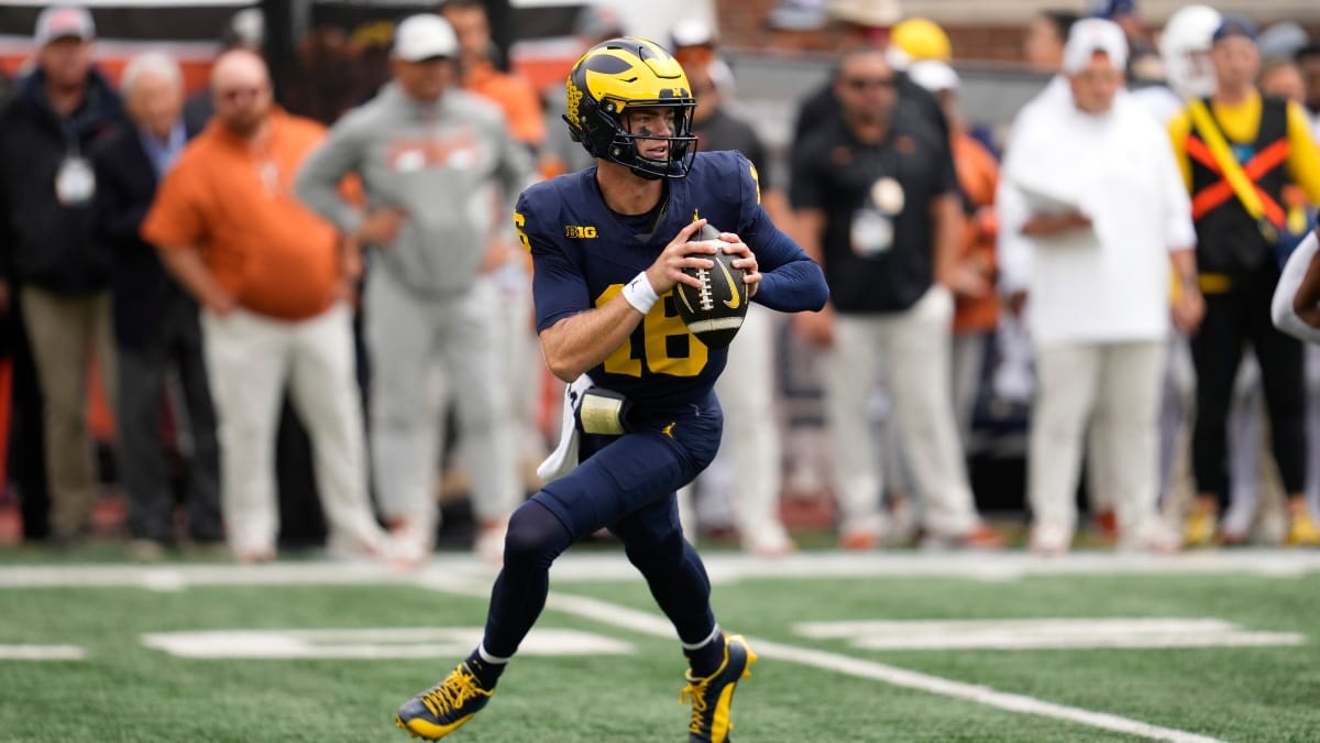 Michigan quarterback Davis Warren