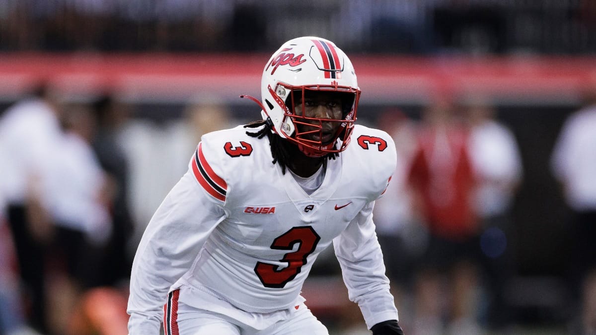 Western Kentucky linebacker JaQues Evans