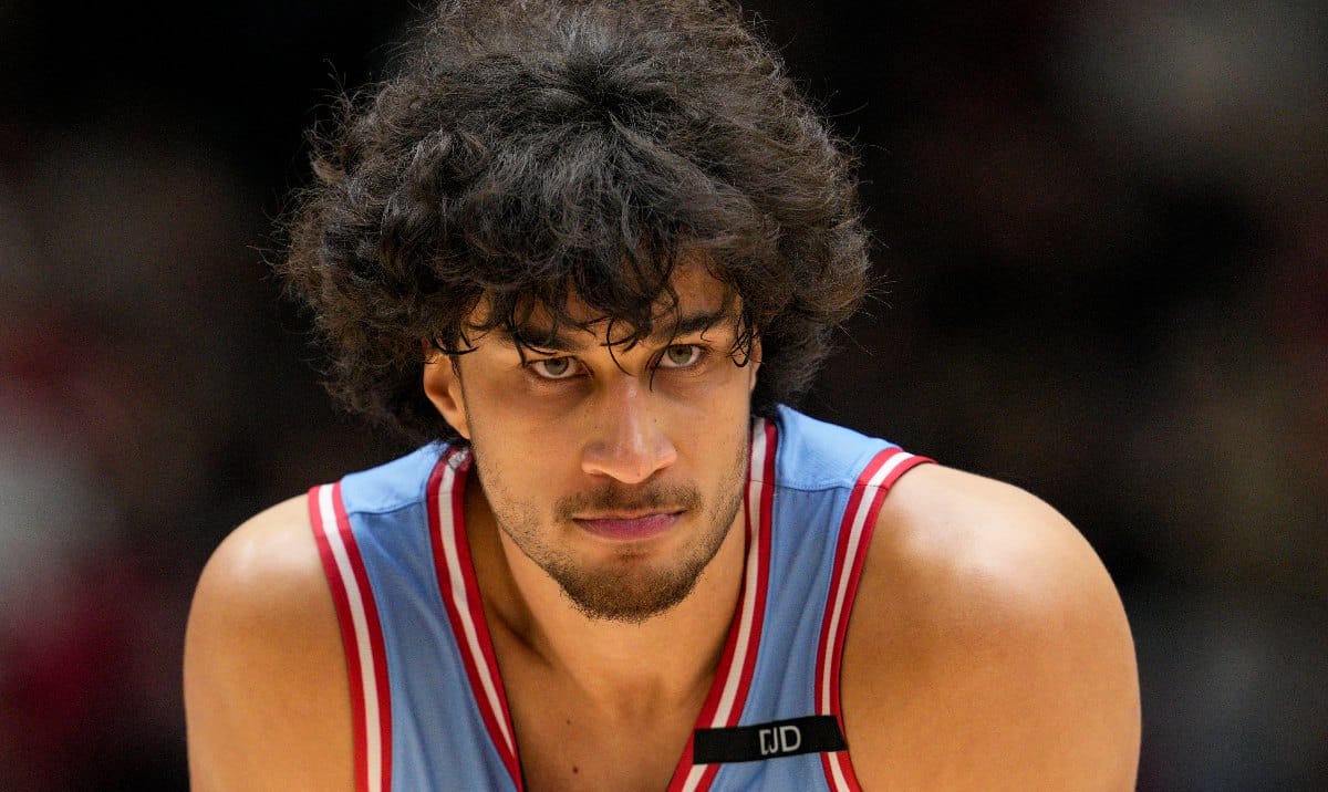 Dayton forward Nate Santos