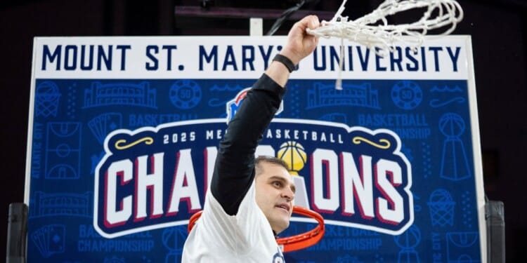 Mount St. Mary's head coach Donny Lind