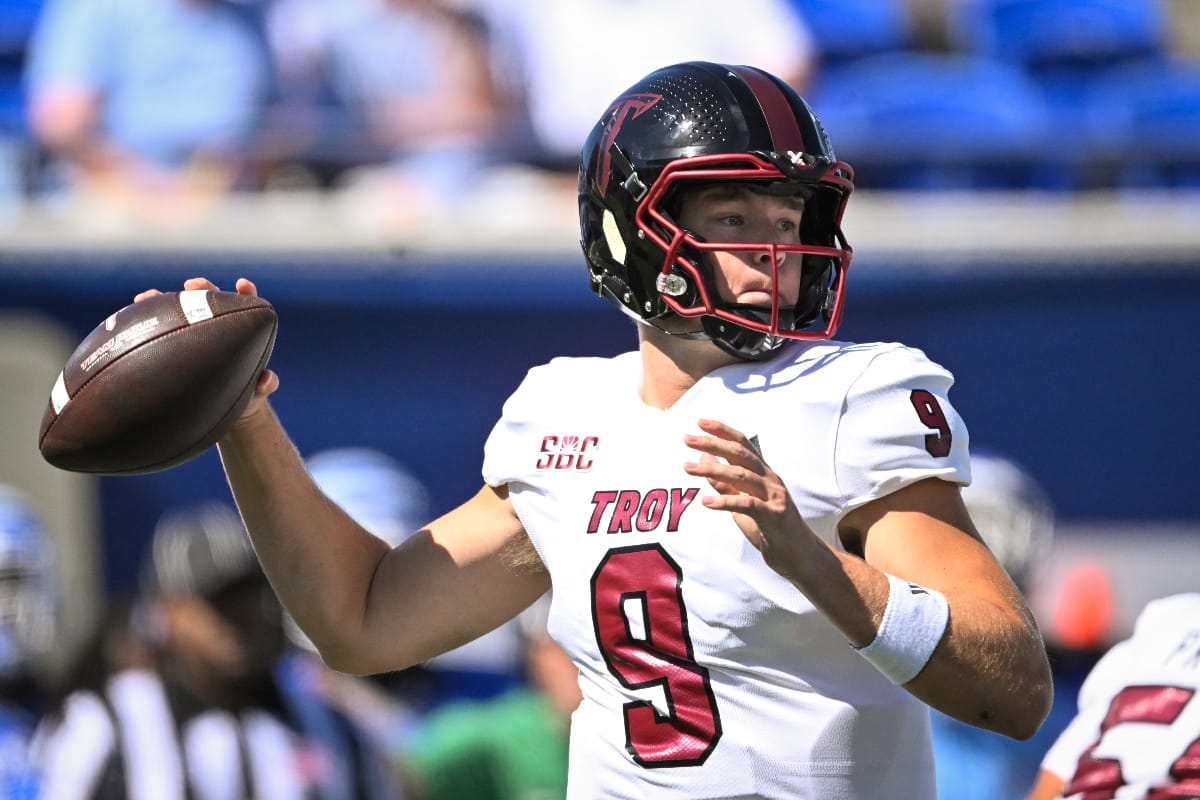 Troy quarterback Goose Crowder