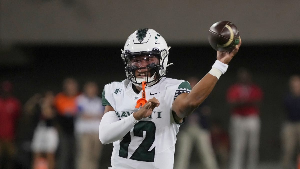 Hawaii quarterback Micah Alejado