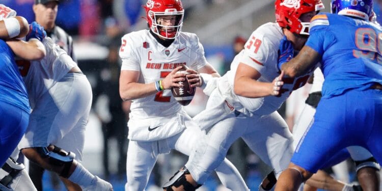 New Mexico quarterback Jack Layne