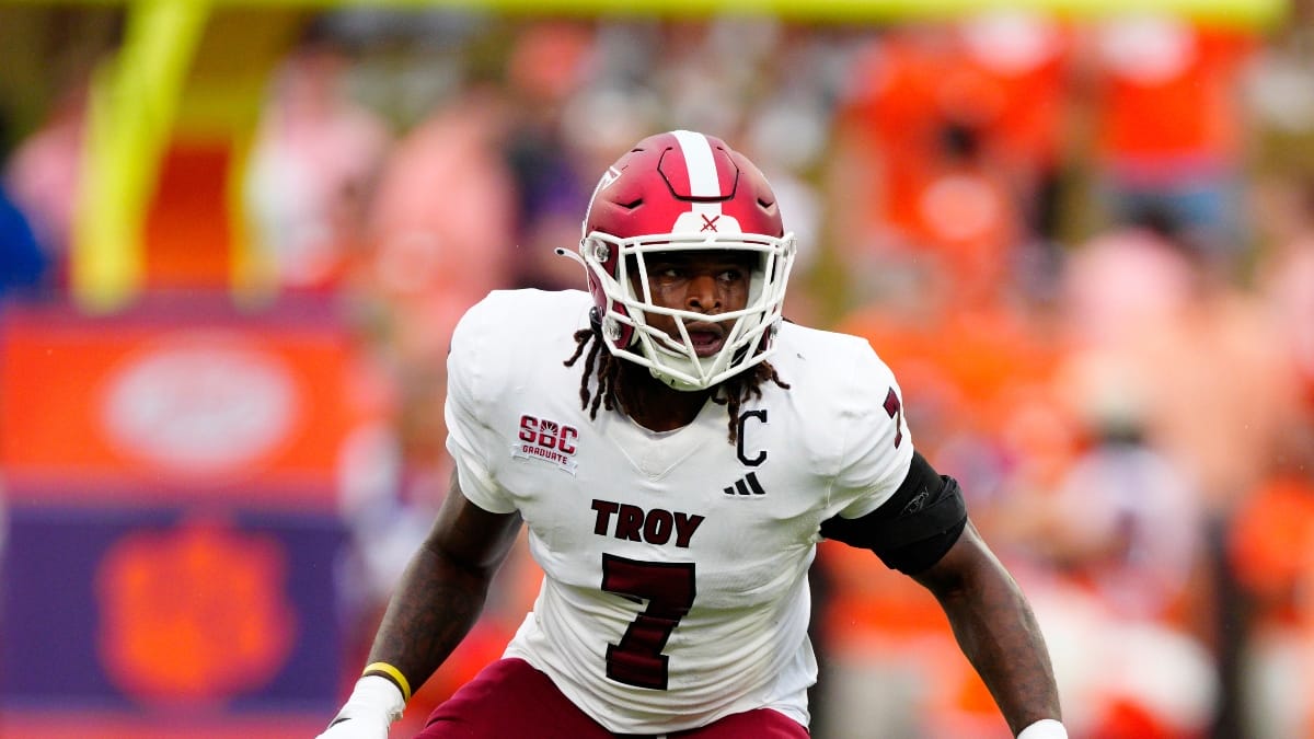 Troy linebacker Jordan Stringer