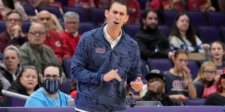 UIC head coach Rob Ehsan