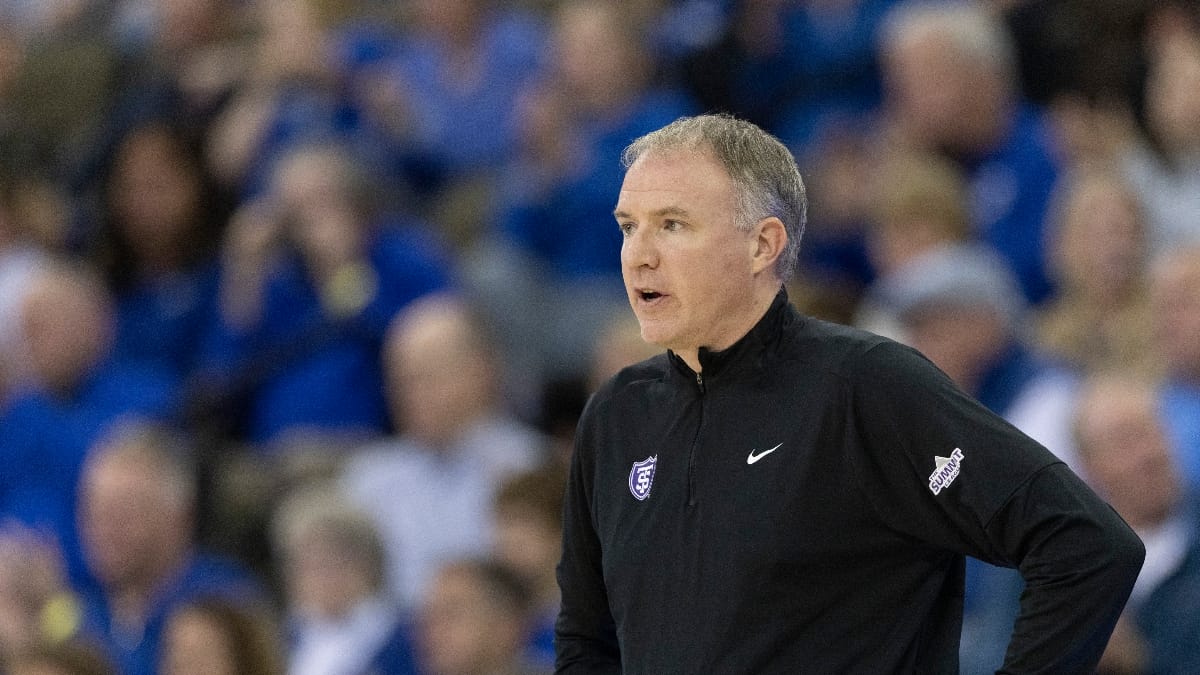 St. Thomas head coach Johnny Tauer